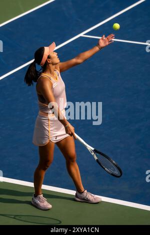 Moyuka Uchijima (JPN) participe à la première ronde de l'US Open Tennis 2024. Banque D'Images