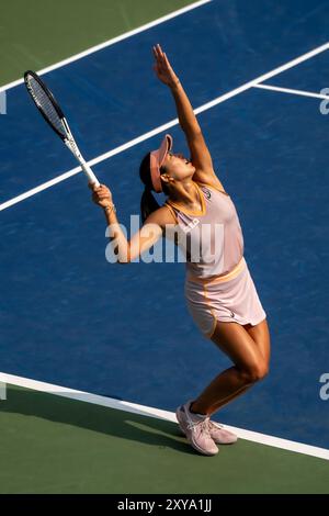 Moyuka Uchijima (JPN) participe à la première ronde de l'US Open Tennis 2024. Banque D'Images