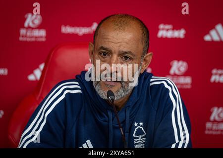 The City Ground, Nottingham, Royaume-Uni. 28 août 2024. Carabao Cup second Round Football, Nottingham Forest contre Newcastle United ; Nottingham Forest Head Coach Nuno Espirito Santo lors de la conférence de presse post-match crédit : action plus Sports/Alamy Live News Banque D'Images