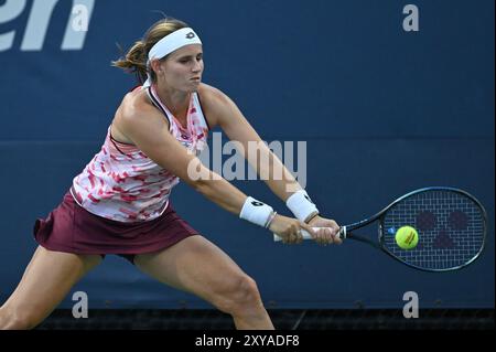 New York, États-Unis. 28 août 2024. Greet Minnen, de Belgique, joue contre Donna Vekic, de croate, lors de la deuxième ronde en simple féminin de l'US Open de tennis au USTA Billie Jean King National Tennis Center, New York, NY, le 28 août 2024. (Photo par Anthony Behar/Sipa USA) crédit : Sipa USA/Alamy Live News Banque D'Images