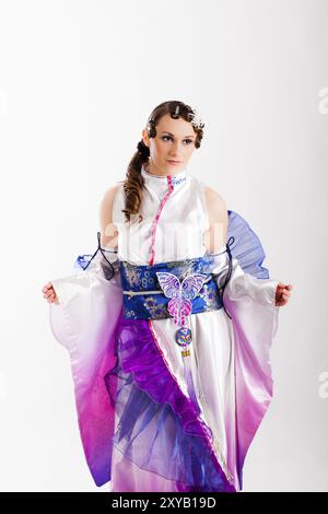 Jeune fille en robe de geisha Banque D'Images