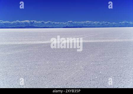 Vue du Salar de Uyuni, le plus grand salin du monde dans la province de Daniel Campos à Potosi, Bolivie, Amérique du Sud Banque D'Images