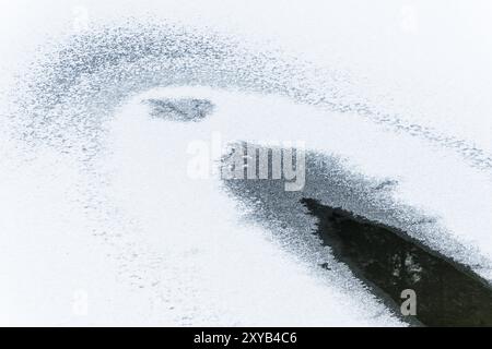 Structures de glace dans un lac gelé, Gaellivare, Norrbotten, Laponie, Suède, octobre 2013, Europe Banque D'Images