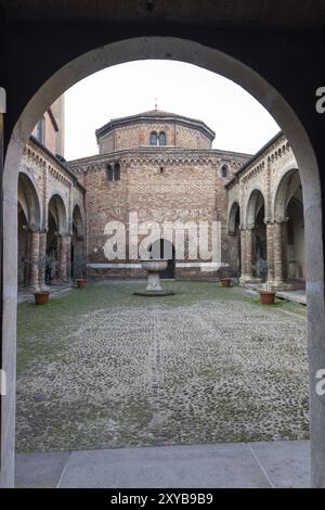 L'intérieur du complexe du cloître de Santo Stefano, également appelé sept églises, à Bologne Banque D'Images