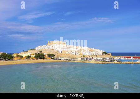 Peniscola avec maisons blanches et vieux château, Espagne, village Peniscola, vue avec maisons blanches et vieux château, Espagne, Europe Banque D'Images