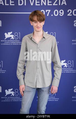 Venise Lido, Italie. 28 août 2024. Justin Korovkin assiste à un photocall pour le film 'Nonostante' (se sentir mieux) pendant le 81ème Festival International du film de Venise le 28 août 2024 à Venise, Italie. (Photo de Daniele Cifala/NurPhoto) crédit : NurPhoto SRL/Alamy Live News Banque D'Images