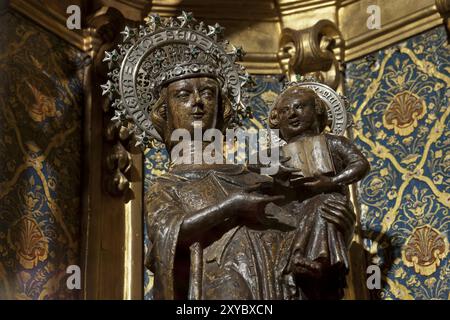 ESPAGNE Îles Baléares, Majorque. Santuario de Lluc, Escorca. Imagen de la virgen Maria (la Moreneta), piedra de mares policromada (de entre los S. XII Banque D'Images