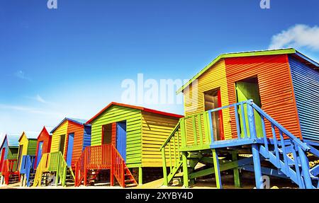 Cabines colorées sur la plage de St.James Afrique du Sud Banque D'Images