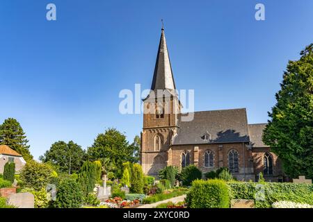 Kirche, Willibrord im Stadtteil Wardt in Xanten, Niederrhein, Nordrhein-Westfalen, Deutschland, Europa | créé Willibrord Church in Ward, Xanten, Banque D'Images