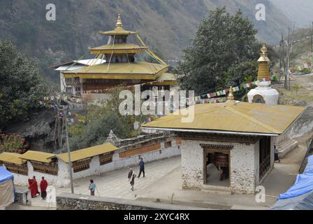 Gom Kora temple, un site de Guru méditation sacrée Rimpoche, au nord de l'Orient, Trashigang Bhoutan Banque D'Images