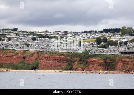 Vue générale de Sanday Bay, qui abrite plus de 2000 caravanes dans le cadre du Devon Cliffs Holiday Park dans le Devon, Royaume-Uni. Sandy Bay est situé près de l'étoile Banque D'Images