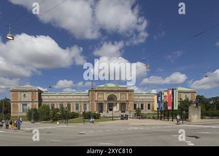 Copenhague, Danemark, 19 juillet 2016 : les gens devant la Galerie nationale d'art, Europe Banque D'Images