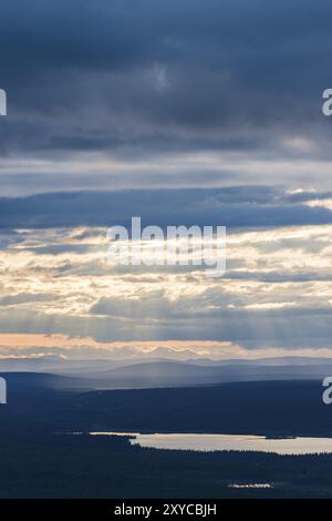 Atmosphère lumineuse vue de Dundret Mountain, Dundret nature Reserve, Gaellivare, Norrbotten, Laponie, Suède, juin 2013, Europe Banque D'Images