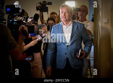 Bucarest, Roumanie. 29 août 2024 : Dan Motreanu, premier vice-président stratégies politiques et député européen du PNL, arrive à la réunion du Bureau politique national du Parti libéral national. Crédit : Lucian Alecu/Alamy Live News Banque D'Images