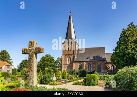 Willibrord Wardt Kirche : Willibrord im Stadtteil Wardt in Xanten, Niederrhein, Nordrhein-Westfalen, Deutschland, Europa : Willibrord Church i Banque D'Images