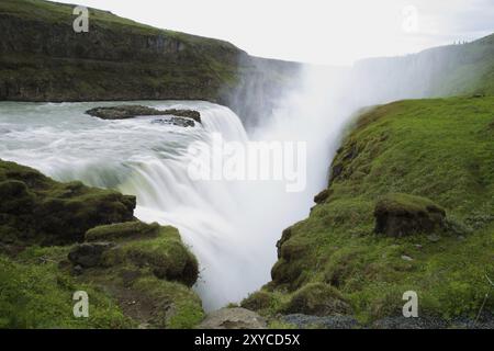 Cascade Gullfoss de la rivière Hvita (Oelfusa) à Haukadalur dans le sud de l'Islande Banque D'Images