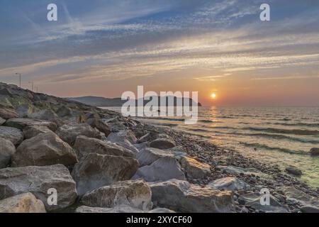 Coucher de soleil sur la côte galloise de Rhos-on-Sea, Conwy, Pays de Galles, Royaume-Uni Banque D'Images