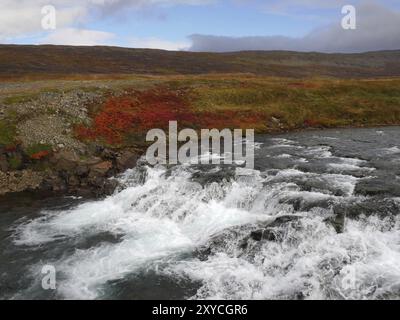 Hvannadalsa est une rivière où vous pouvez pêcher le saumon dans le nord-ouest de l'Islande. Hvannadalsa est une rivière à saumon à trois tiges, située sur la côte ouest Banque D'Images