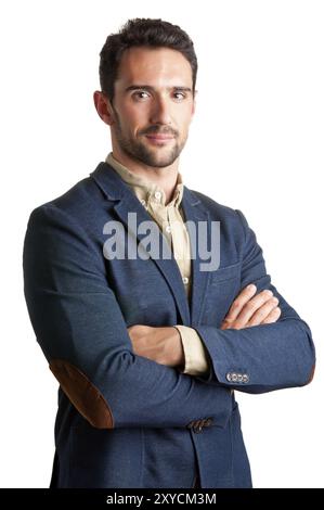 L'homme d'affaires occasionnels avec les bras croisés dans un fond blanc Banque D'Images