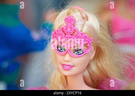 Barbie dans le costume rose Corinne trois mousquetaires Banque D'Images