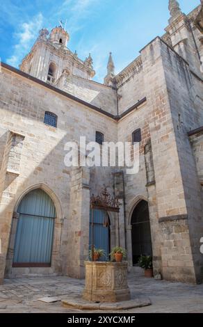 Coria, Espagne - 31 août 2023 : Cathédrale notre-Dame de l'Assomption de Coria, Caceres, Espagne. Cloître du XIVe siècle Banque D'Images