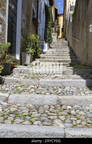 Ruelle pittoresque à Varenna sur le lac de Côme, Italie, Europe Banque D'Images