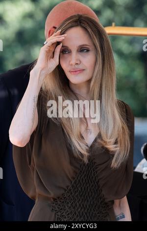 Venise, Italie. 29 août 2024. Angelina jolie arrive à l'hôtel Excelsior dans le cadre du 81e Festival international du film de Venise, à Venise, en Italie, le 29 août 2024. Photo Aurore MARECHAL/ABACAPRESS. COM Credit : Abaca Press/Alamy Live News Banque D'Images