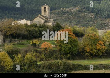 Église paroissiale, Santa Maria de la Nuez, commune de Barcabo, Sobrarbe, Province de Huesca, Communauté autonome d'Aragon, chaîne de montagnes des Pyrénées, Banque D'Images