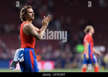 Madrid, Espagne. 28 août 2024. Antoine Griezmann de l'Atletico de Madrid salue les fans à la fin du match de la Liga 2024/25 entre l'Atletico de Madrid et Espanyol au stade Civitas Metropolitano. Note finale : ATL Madrid 0 : 0 Espanyol crédit : SOPA images Limited/Alamy Live News Banque D'Images