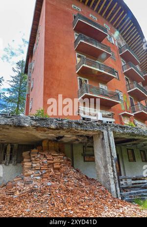 Ruines de l'Hôtel Paradiso à Val Martello, Tyrol du Sud Banque D'Images