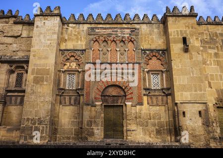 Mosquée Cathédrale de Cordoue, la Grande Mosquée de Cordoue, Andalousie, Espagne. Portes Al-Hakam II, Puerta de San Ildefonso sur le mur ouest du 10ème centu Banque D'Images