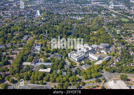 Luftbild, Stadtpark und Tierpark Zoo mit Bismarcksturm, Josef-Hospital - Katholisches Klinikum Universitätsklinikum, hinten Deutsches Bergbau-Museum Bochum, Baustelle und Renovierung des verhüllten Förderturms am Europaplatz, Wahrzeichen und Sehenswürdigkeit, Grumme, Bochum, Ruhrgebiet, Nordrhein-Westfalen, Deutschland ACHTUNGxMINDESTHONORARx60xEURO *** vue aérienne, parc de la ville et zoo avec Bismarcksturm, Hôpital St Josef Hôpital Catholique Hôpital universitaire, derrière Musée allemand des mines Bochum, chantier de construction et rénovation de la tour sinueuse couverte à Europaplatz, monument et vue Banque D'Images