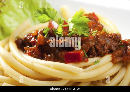 Goulash hongrois aux nouilles macaroni Banque D'Images