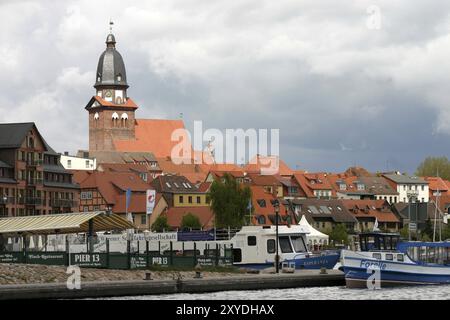 Waren an der Mueritz, vue sur la ville avec port Banque D'Images