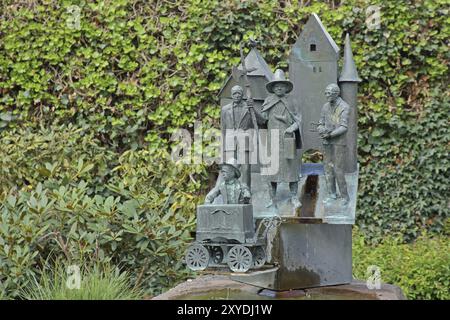 Fontaine d'historien avec des figures sur l'histoire de la ville, quatre, sculptures, bronze, joueur d'orgue de baril, veilleur de nuit, lance, fontaine, Zell am Harme Banque D'Images