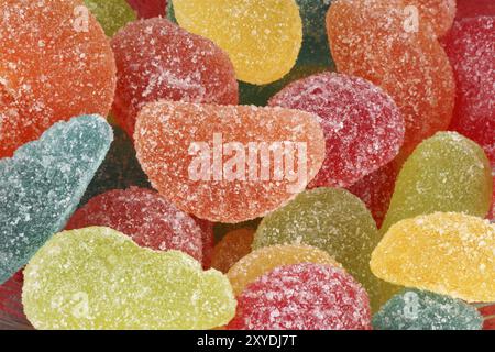 Assortiment de pâtes de fruits aromatisées en forme et contexte Banque D'Images