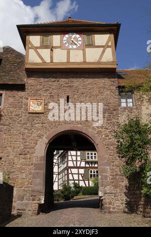 Porte d'entrée de la ville historique fortifiée de Dilsberg au-dessus de la rivière Neckar près de Heidelberg, Allemagne, Europe Banque D'Images