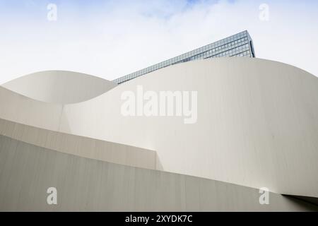 Schauspielhaus et Dreischeibenhaus, Duesseldorf, Rhénanie-du-Nord-Westphalie, Allemagne, Europe Banque D'Images