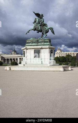 Monument de l'archiduc Charles sur Heldenplatz à Vienne, Autriche, statue équestre du duc de Teschen, inaugurée en 1860, en Europe Banque D'Images