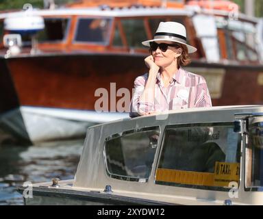 VENISE, ITALIE - AOÛT 29 : Sigourney Weaver part à l'Hôtel Excelsior au 81e Festival international du film de Venise le 29 août 2024 à Venise, Italie Banque D'Images