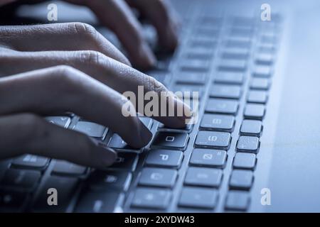 Photo Gros plan d'un clavier d'ordinateur portable noir Banque D'Images