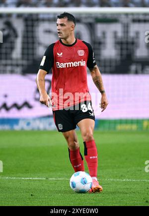 Fussball, Bundesliga, Deutschland, Herren, saison 2024/2025, Spieltag, Borussia Park Mšnchengladbach, Bor. Mšnchengladbach - Bayer Leverkusen 2:3 ; granit Xhaka (LEV). Aktion, Einzelbild. Banque D'Images