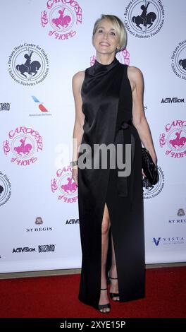 Sharon Stone au Carrousel of Hope Ball 2016 qui s'est tenu au Beverly Hilton Hotel à Beverly Hills, États-Unis, le 8 octobre 2016 Banque D'Images