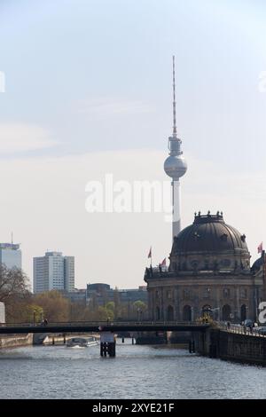 Musée Bode et la tour de télévision à Berlin, Allemagne Musée Bode et la tour de télévision à Berlin, Allemagne, Europe Banque D'Images