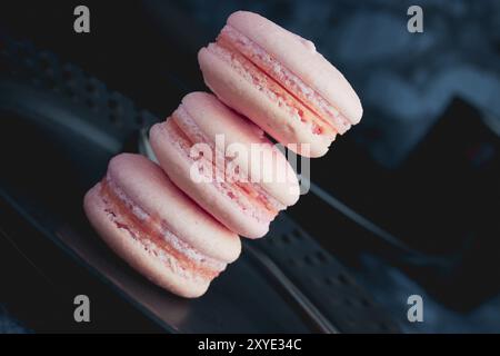 Macarons sucré rose français close up Banque D'Images