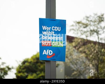 Affiche de campagne électorale de l'AFD avec le slogan 'Wer CDU wählt, bekommt ROT-Grün' (qui vote pour la CDU devient rouge-vert) en Allemagne de l'est. Banque D'Images