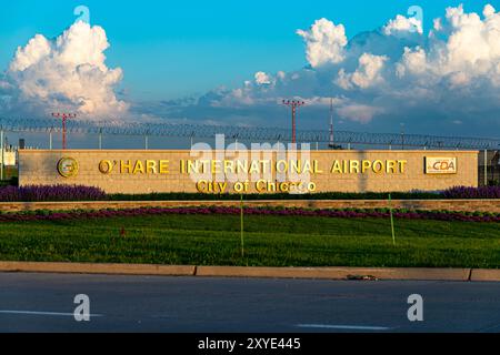 Chicago, Illinois, États-Unis - 28 mai 2017 : panneau d'entrée à la partie South Cargo de l'aéroport international O'Hare de Chicago (ORD). Banque D'Images