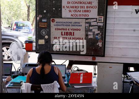 Roma, Italie. 29 août 2024. Libri scolastici, mercato dei libri usati lungotevere Oberdan Roma, Italia &#x2014 ; Gioved&#xec ; 29 Agosto 2024 - Cronaca - (foto di Cecilia Fabiano/LaPresse) marché des livres scolaires Rome, Italie - jeudi 29 août 2024 - News - (photo de Cecilia Fabiano/LaPresse) crédit : LaPresse/Alamy Live News Banque D'Images