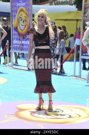 Anna Faris à la première de Los Angeles de 'The Emoji Movie' au Regency Theatre de Westwood, USA le 23 juillet 2017 Banque D'Images