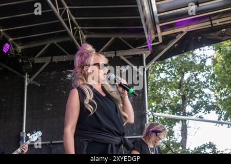 Nanne Grönvall. Chanteur et artiste suédois fait un contrôle sonore avant le concert à Malmköping, Suède 2023 Banque D'Images